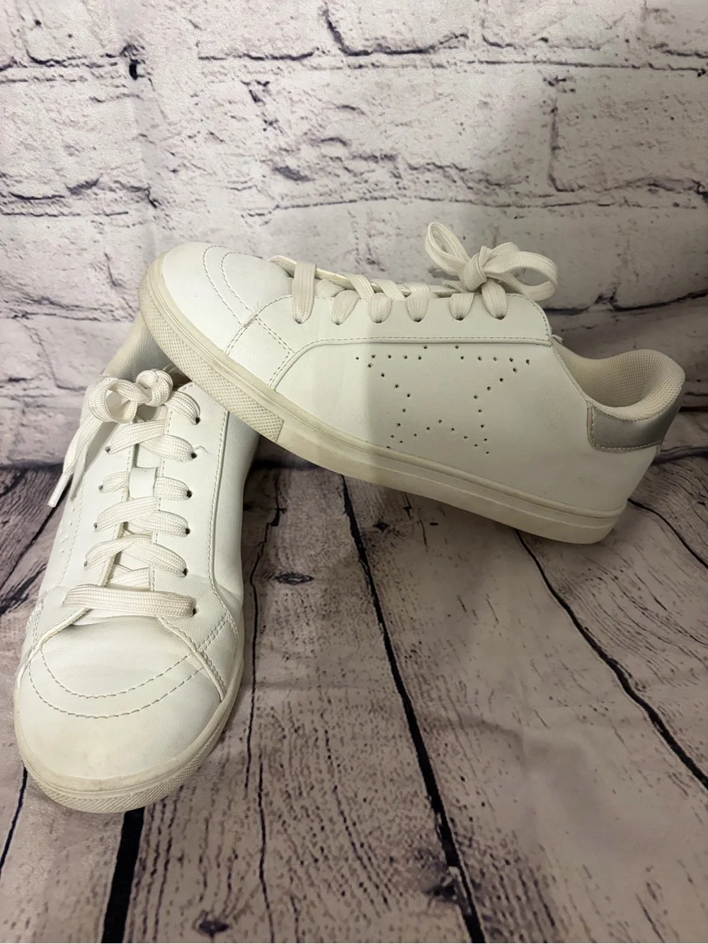 Girls White Shoes Size 4